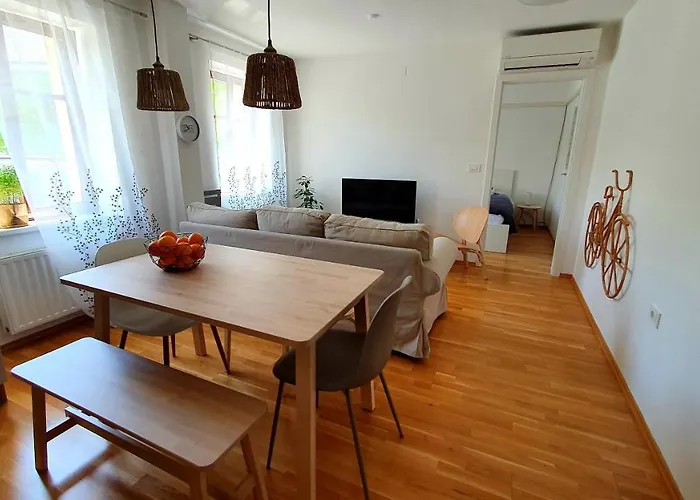 Apartma Center בובק